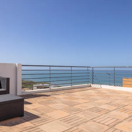 Villa Ocean's 8 *